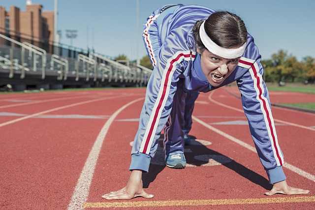 Woman exercising Image by Ryan McGuire from Pixabay